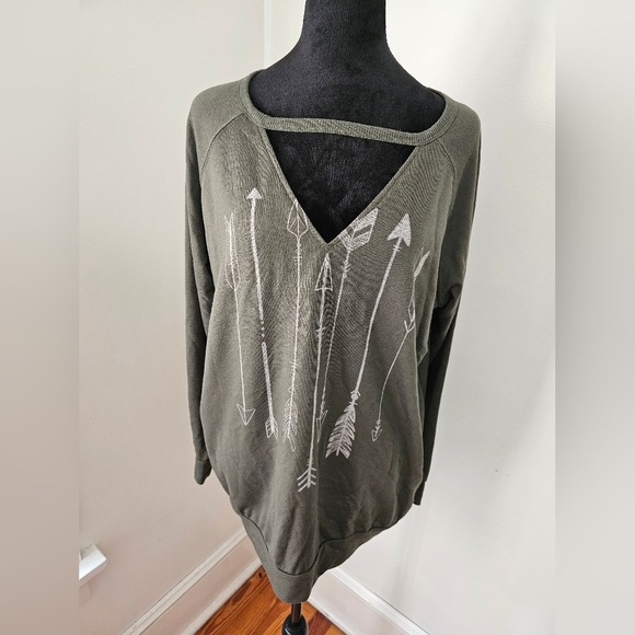 Torrid lightweight olive choker sweatshirt with arrows size 1 - Picture 4 of 6